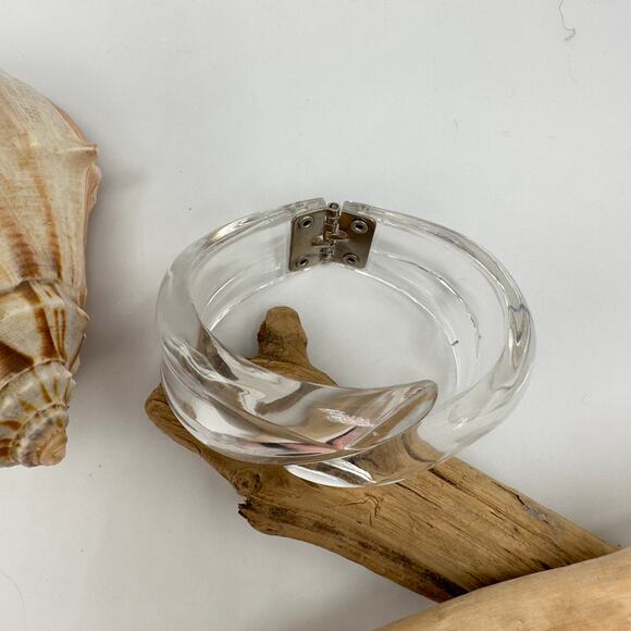 60's Vintage Clear Lucite Hinged Clamper Bracelet - Picture 3 of 5